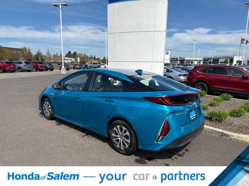 Used 2021 Toyota Prius Prime XLE image 4