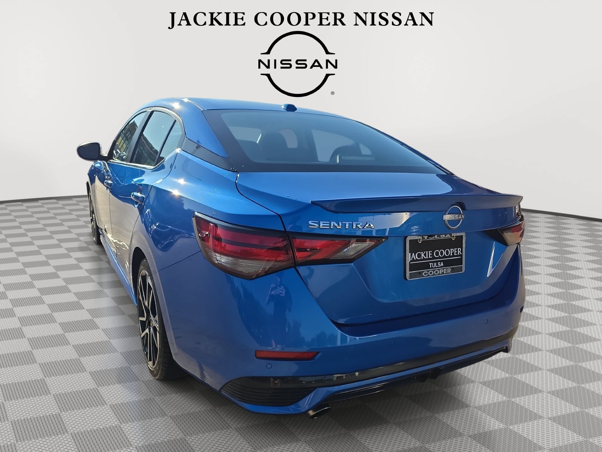 Used 2025 Nissan Sentra SR FWD image 7