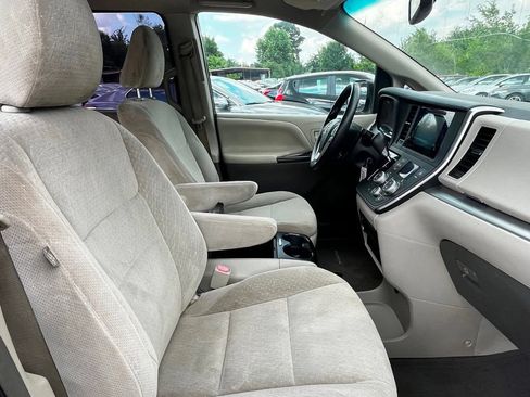 Used 2015 Toyota Sienna LE FWD image 14
