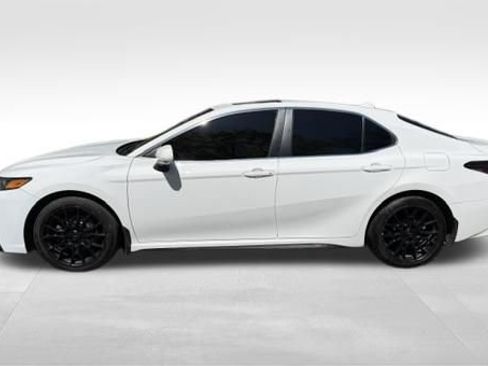 Used 2022 Toyota Camry SE w/ TRD Appearance Package (TMS) FWD image 10