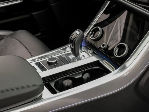 Used 2022 Land Rover Range Rover Sport SVR image 21