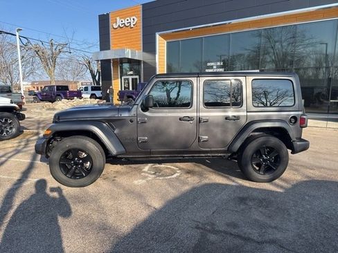 Used 2022 Jeep Wrangler Unlimited Sport image 2