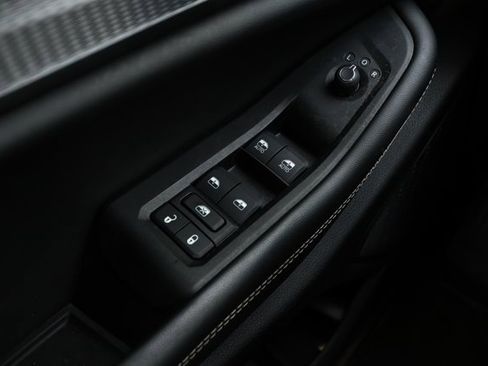 Used 2023 Jeep Grand Cherokee Laredo RWD image 22