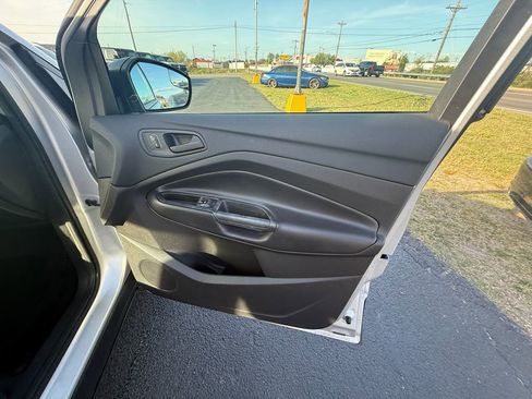 Used 2017 Ford Escape S image 22