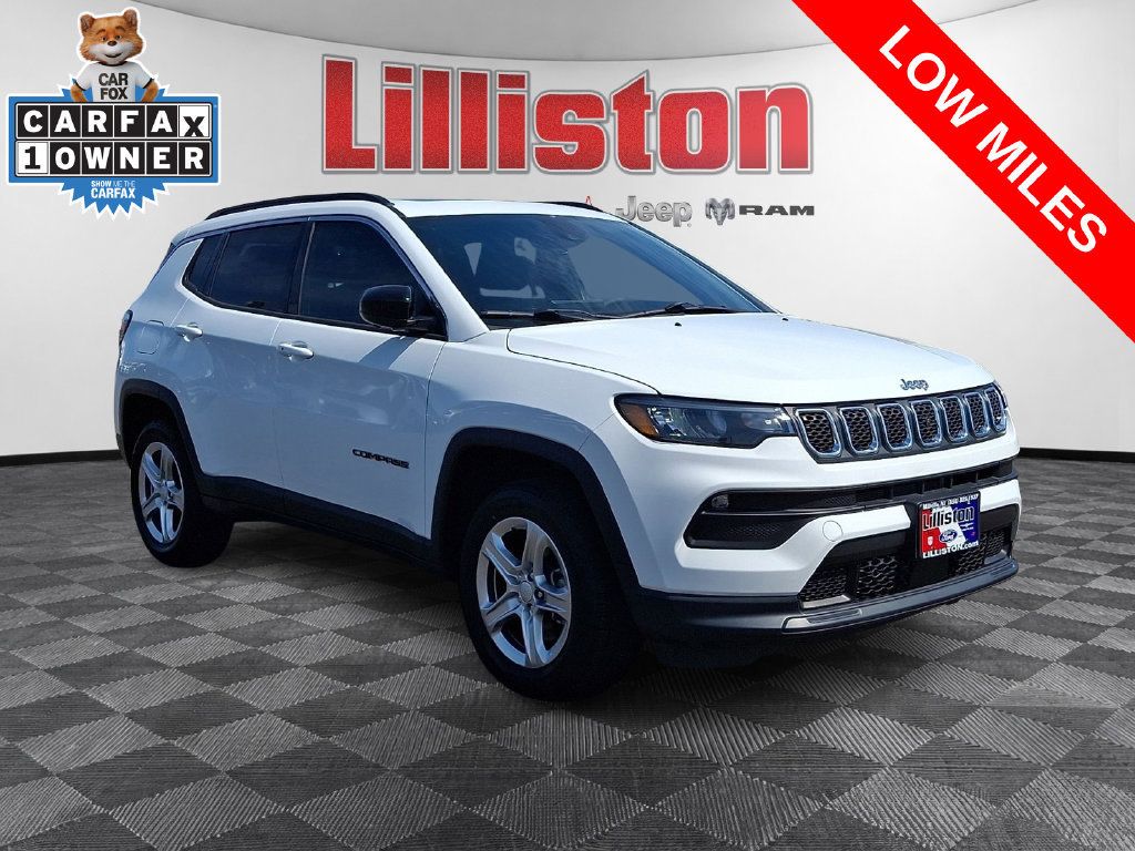Used 2023 Jeep Compass Latitude w/ Sun and Sound Group AWD/4WD image 3