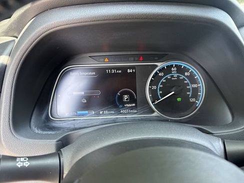 Used 2018 Nissan Leaf SV w/ SV Technology Package FWD image 18
