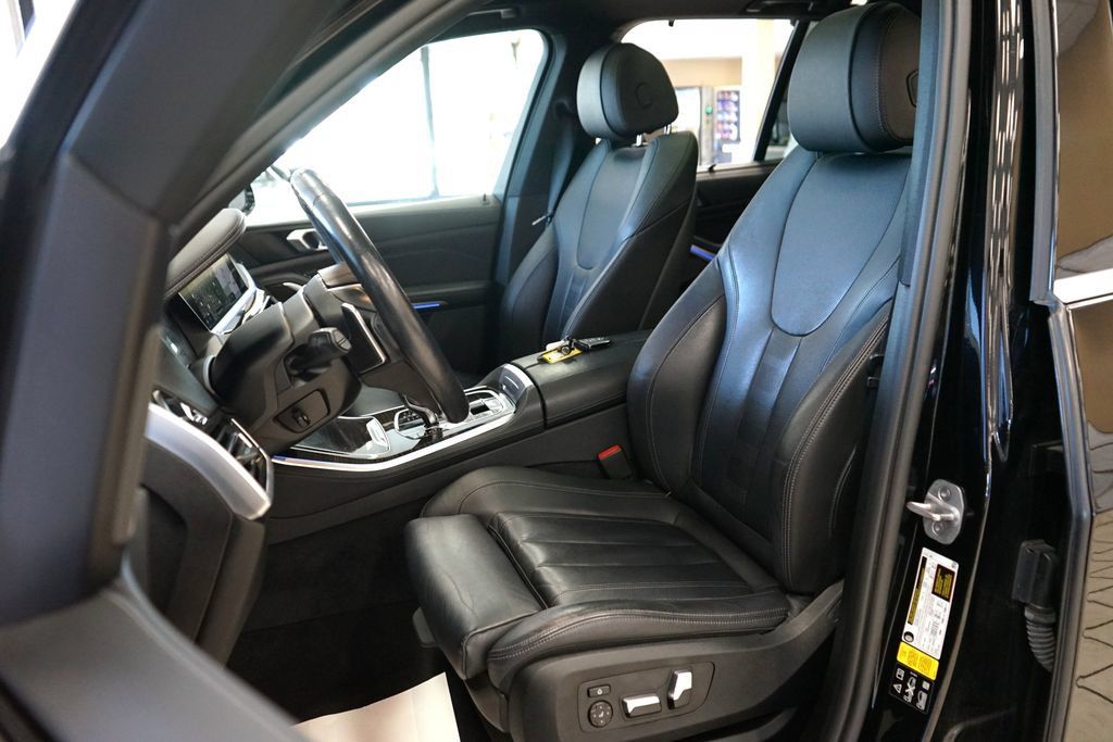 Used 2021 BMW X5 xDrive40i w/ Executive Package AWD/4WD image 2