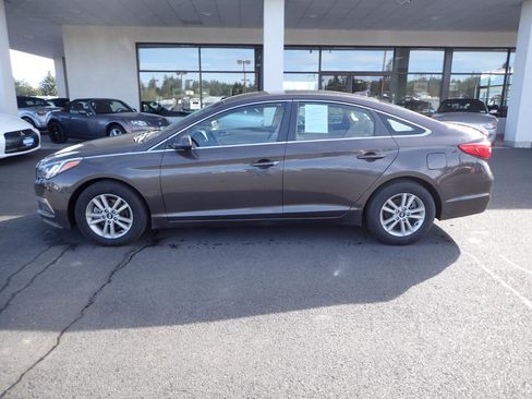 Used 2015 Hyundai Sonata SE FWD image 2