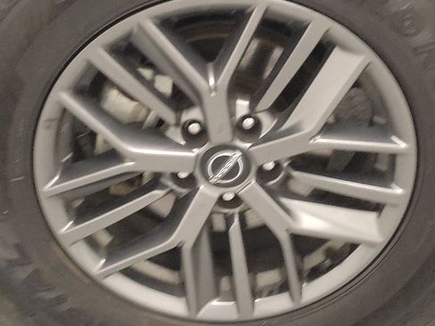 Used 2024 Nissan Rogue S FWD image 31