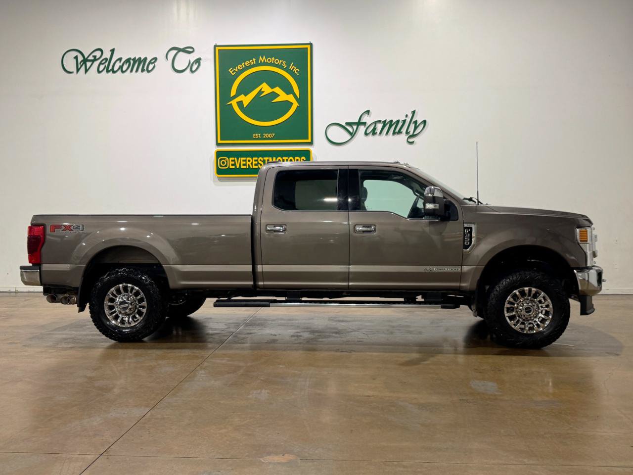 Used 2021 Ford F350 XLT w/ XLT Premium Package AWD/4WD image 2