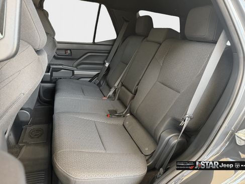Used 2025 Toyota 4Runner SR5 AWD/4WD image 25