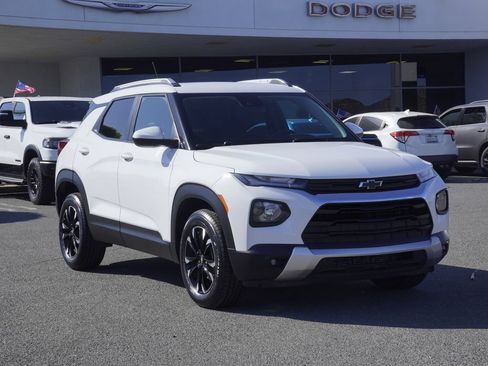 Used 2023 Chevrolet TrailBlazer LT AWD/4WD image 2