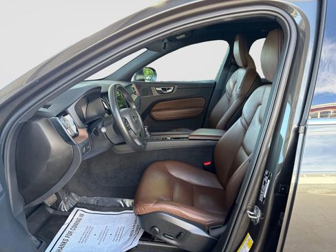 Used 2021 Volvo XC60 T5 Momentum w/ Protection Package AWD/4WD image 12