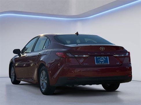 Used 2025 Toyota Camry LE image 6
