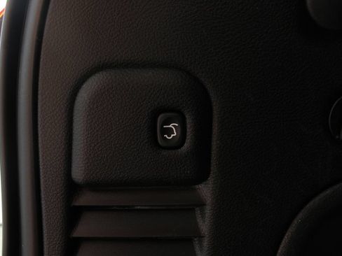Used 2021 Jeep Grand Cherokee Freedom Edition AWD/4WD image 18