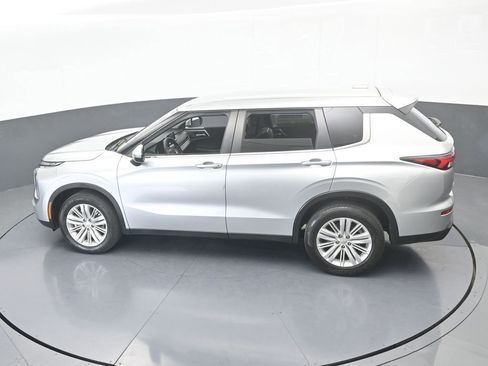 Used 2024 Mitsubishi Outlander ES image 12