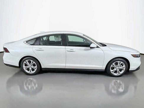 Used 2025 Honda Accord LX image 13