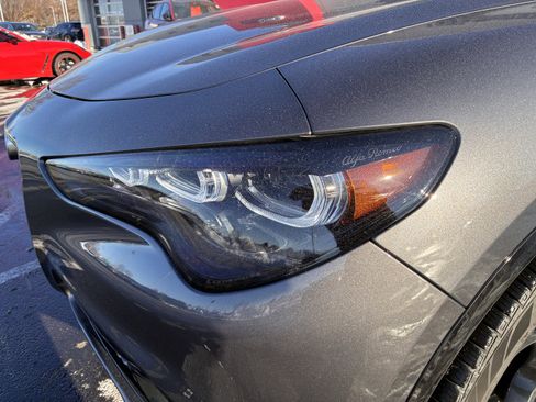 Certified 2024 Alfa Romeo Stelvio Veloce image 8