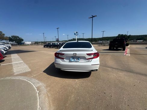 Used 2022 Honda Accord Sport image 4