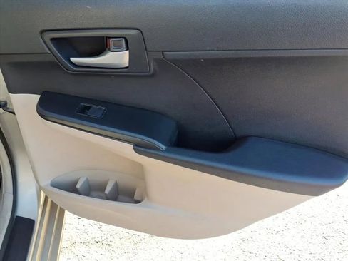 Used 2012 Toyota Camry LE image 14