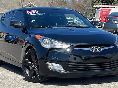 Used 2017 Hyundai Veloster Value Edition image 3