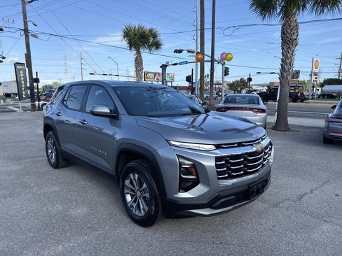 Certified 2025 Chevrolet Equinox LT image 1