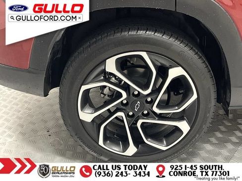 Used 2024 Chevrolet Trax RS w/ Sunroof Package FWD image 30