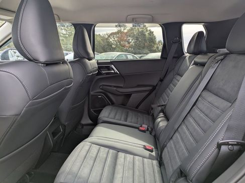 New 2026 Mitsubishi Outlander SE FWD image 14