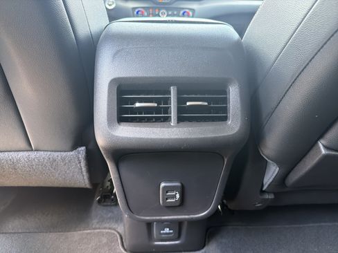Used 2024 GMC Terrain SLT AWD/4WD image 28