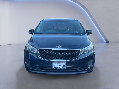 Used 2017 Kia Sedona LX image 2