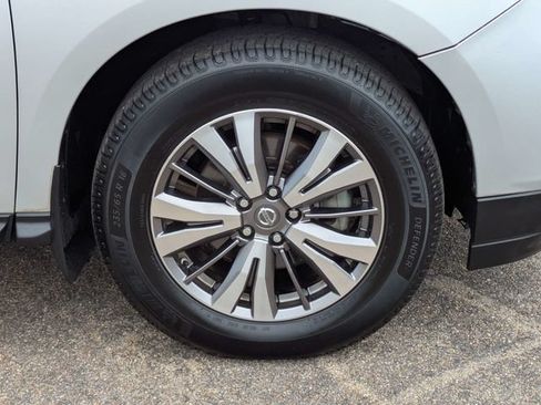 Used 2018 Nissan Pathfinder S FWD image 11
