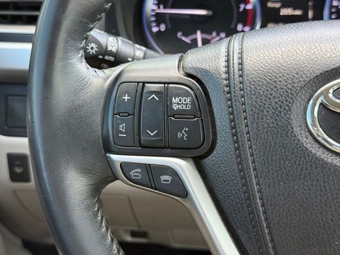 Used 2014 Toyota Highlander XLE AWD/4WD image 32