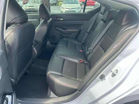 Used 2023 Nissan Altima 2.5 SR FWD image 11