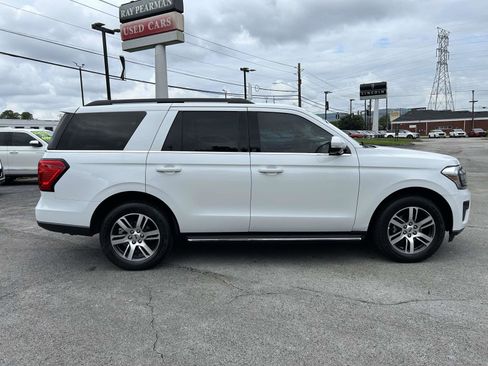 Used 2022 Ford Expedition XLT RWD image 2