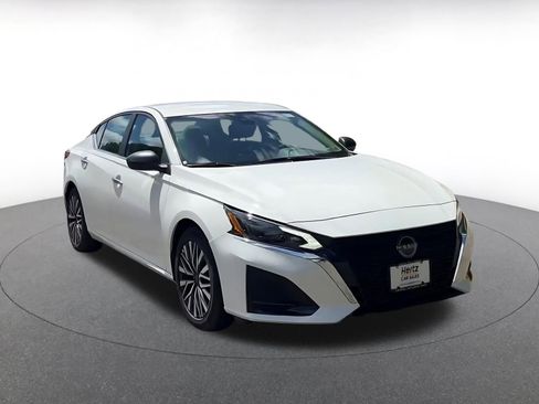 Used 2025 Nissan Altima 2.5 SV FWD image 3