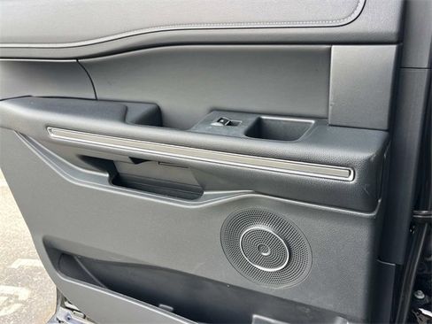 Used 2024 Ford Expedition Max XLT image 19