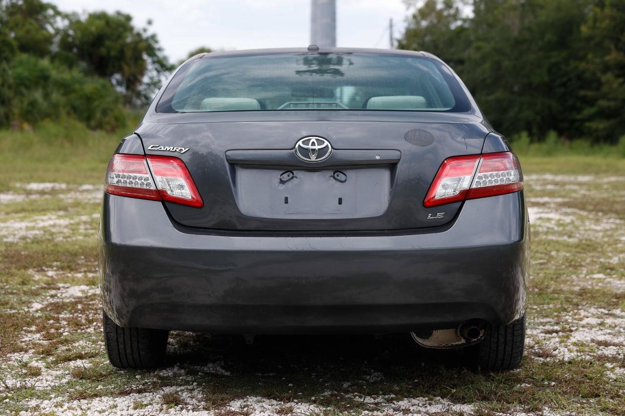 Used 2011 Toyota Camry LE FWD image 7