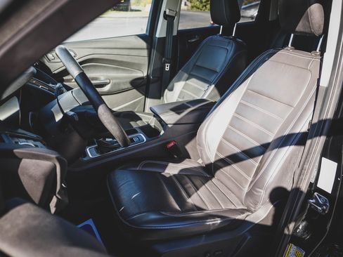 Used 2018 Ford Escape Titanium w/ Ford Safe & Smart Package image 22