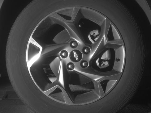Used 2025 Chevrolet Trax LT FWD image 13