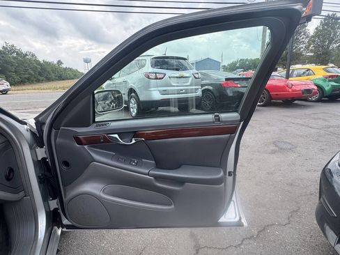 Used 2002 Cadillac De Ville DTS w/ Premium Equipment Pkg image 17