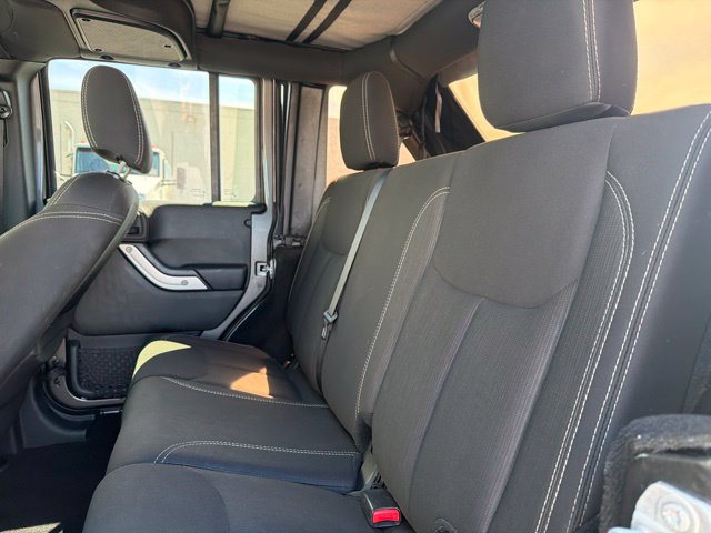 Used 2018 Jeep Wrangler Unlimited Sahara AWD/4WD image 14