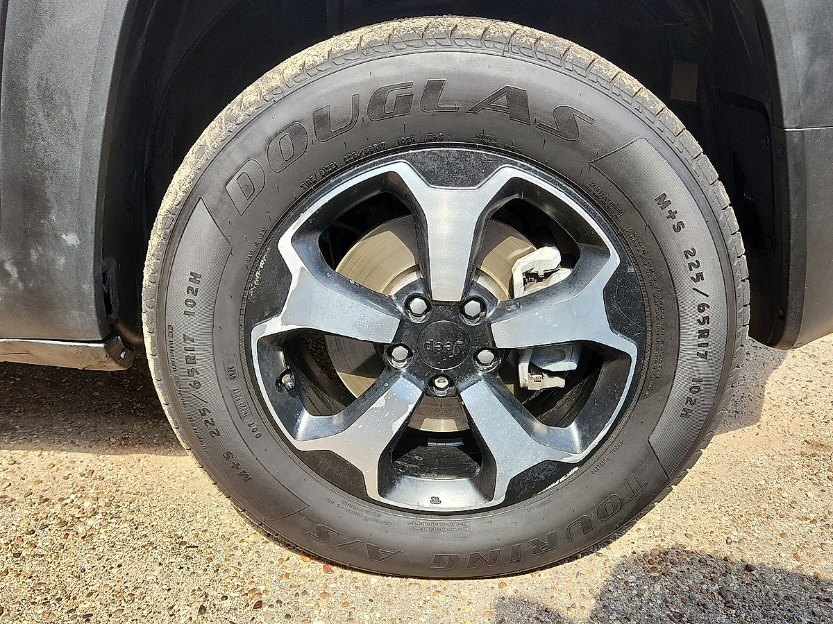 Used 2019 Jeep Renegade Trailhawk w/ LED Lighting Group AWD/4WD image 5