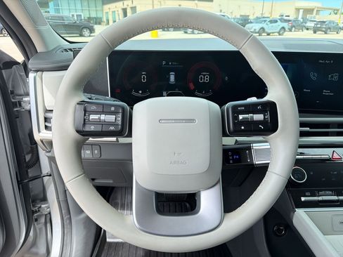 Used 2025 Hyundai Santa Fe SEL image 17