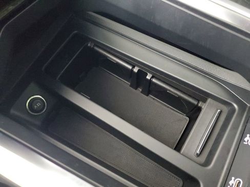 Used 2022 Audi e-tron Premium image 31