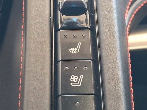 Used 2022 Chevrolet Corvette Stingray Premium Cpe w/ Z51 Performance Package RWD image 19