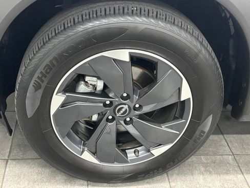 Used 2025 Nissan Rogue SV AWD/4WD image 6