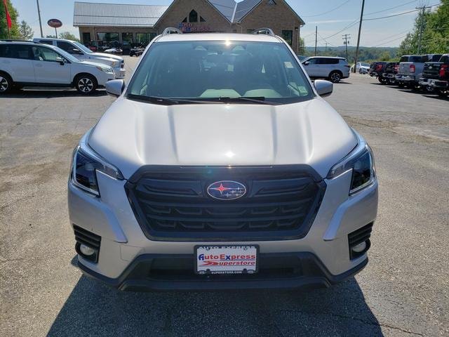 Used 2023 Subaru Forester Premium AWD/4WD image 2