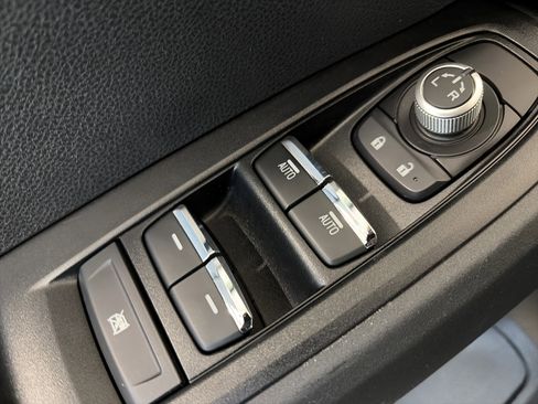 Used 2024 Subaru Crosstrek 2.5i Limited w/ Crosstrek Mirror Package image 15