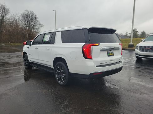 Used 2024 GMC Yukon XL SLT w/ SLT Luxury Package image 3