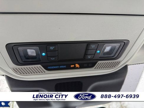 Used 2025 Ford Expedition Active image 17